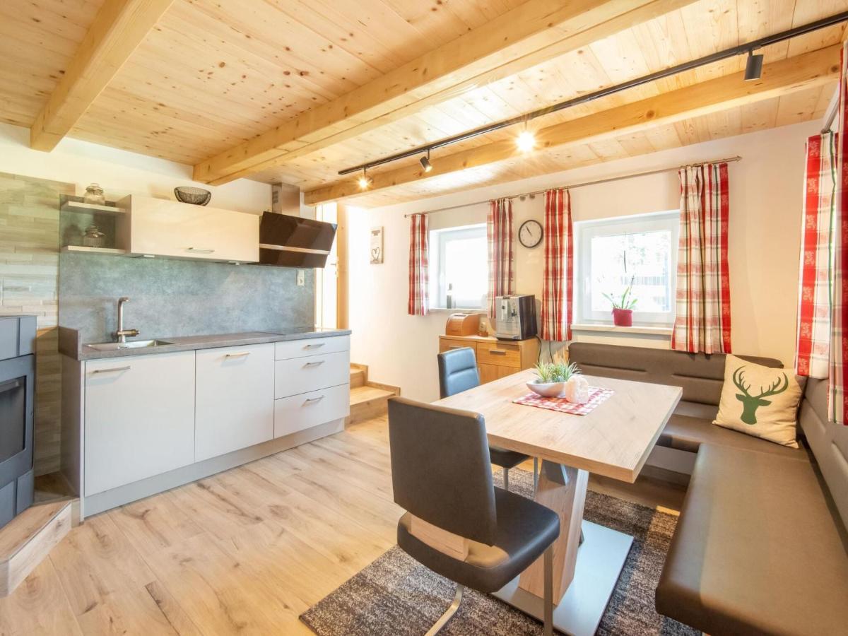 Alpine Holiday Home in Bramberg am Wildkogel with Garden Exterior foto