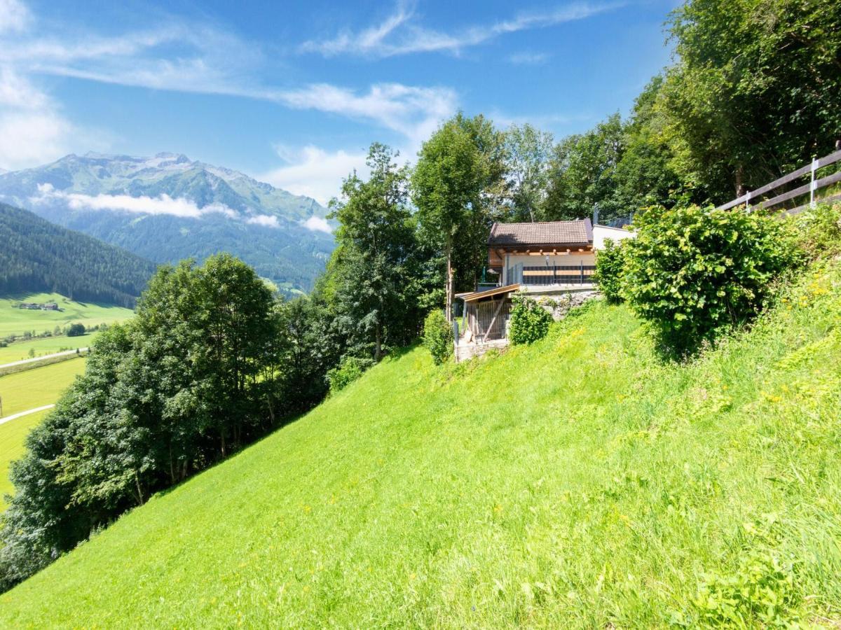 Alpine Holiday Home in Bramberg am Wildkogel with Garden Exterior foto