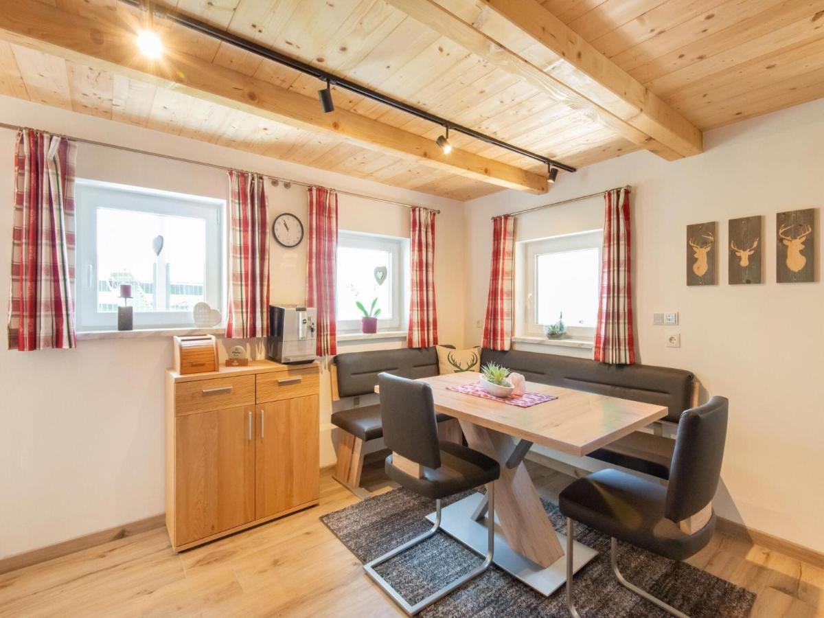 Alpine Holiday Home in Bramberg am Wildkogel with Garden Exterior foto