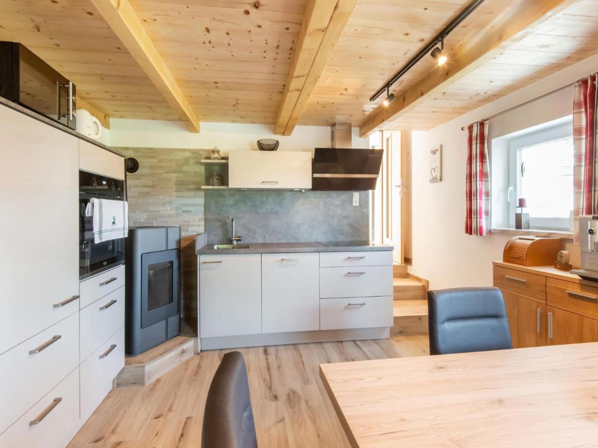 Alpine Holiday Home in Bramberg am Wildkogel with Garden Exterior foto