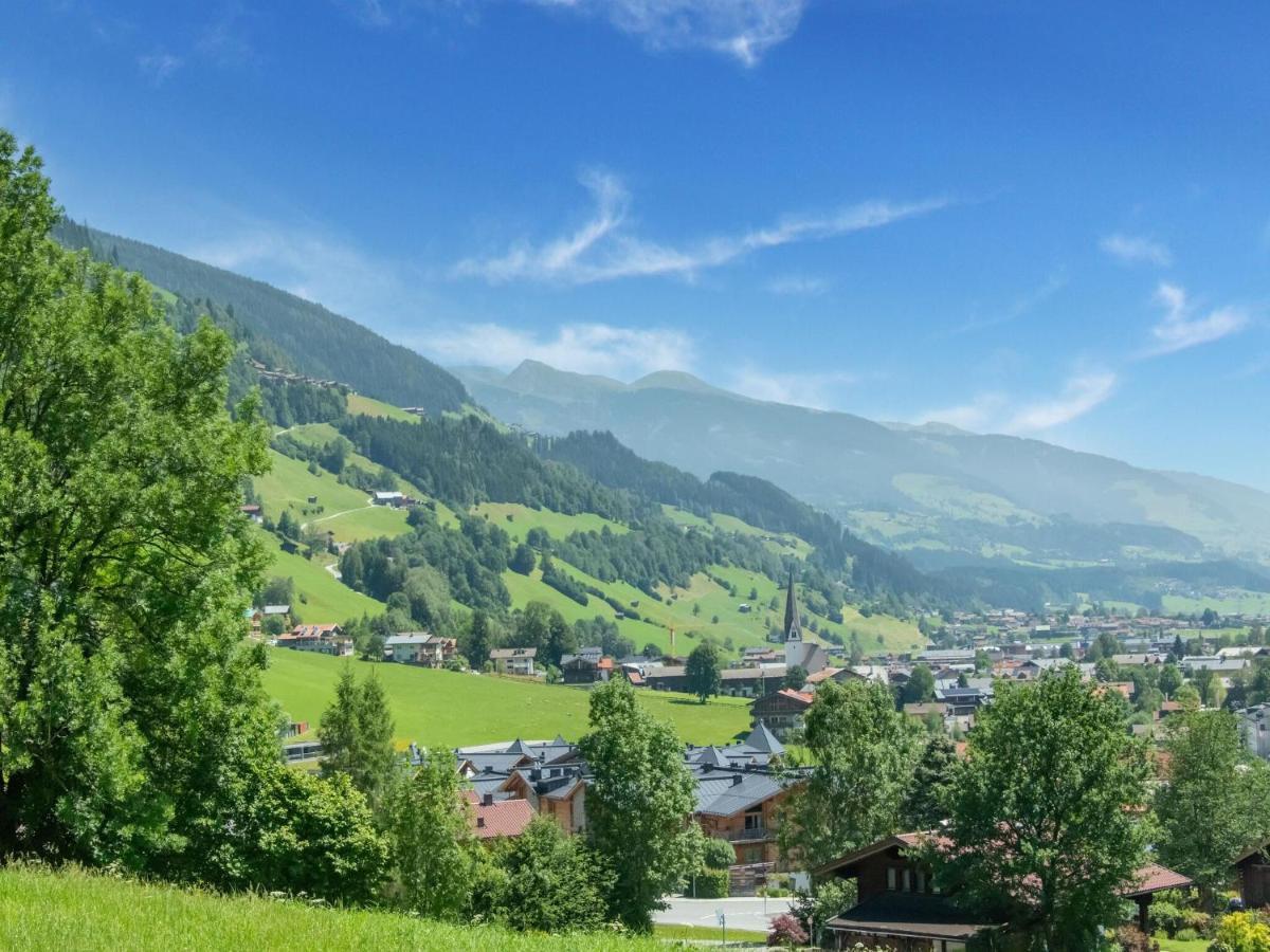 Alpine Holiday Home in Bramberg am Wildkogel with Garden Exterior foto
