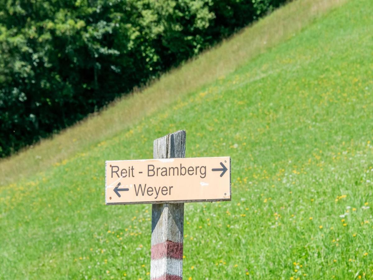 Alpine Holiday Home in Bramberg am Wildkogel with Garden Exterior foto