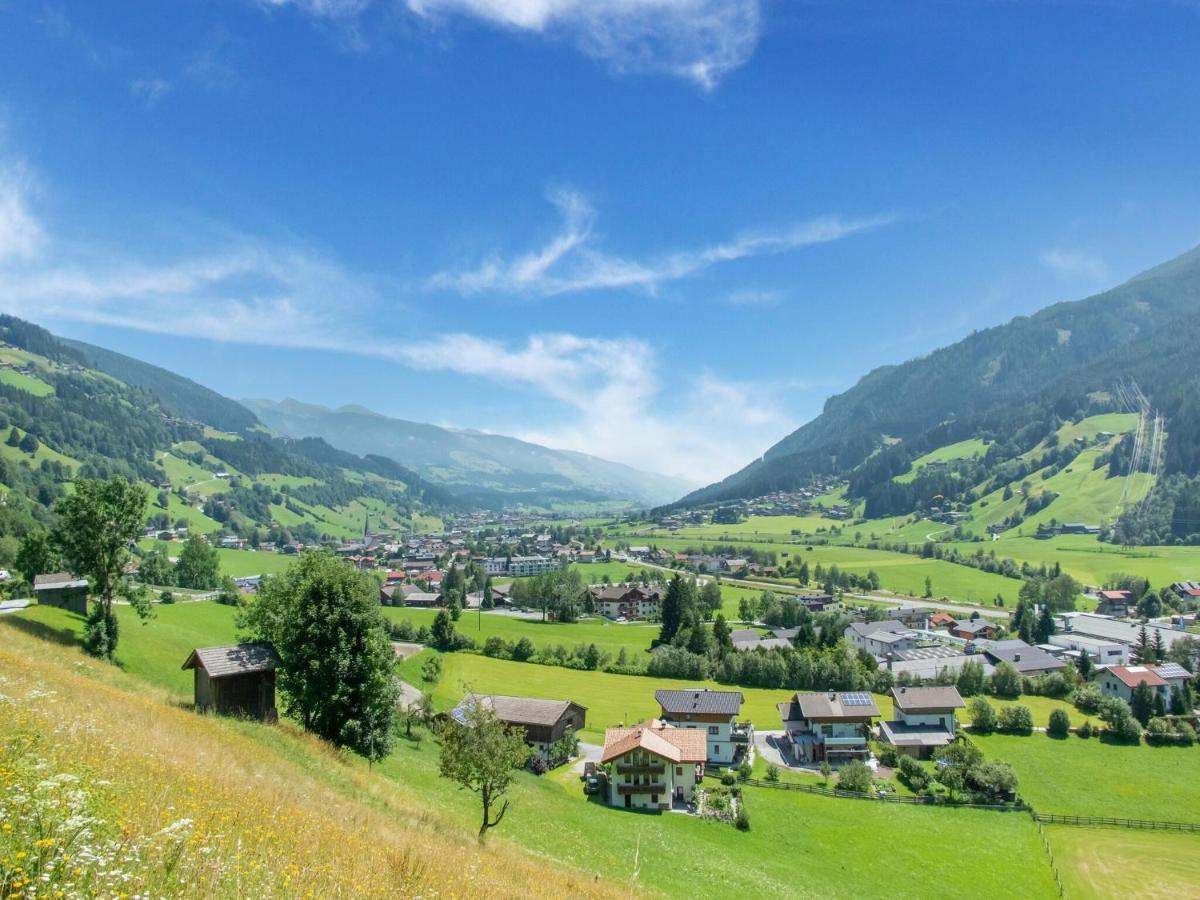 Alpine Holiday Home in Bramberg am Wildkogel with Garden Exterior foto
